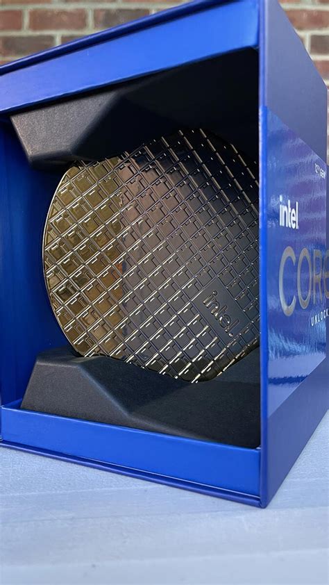 A Closer Look at the Intel Core i9-12900K Retail Package | TechPowerUp