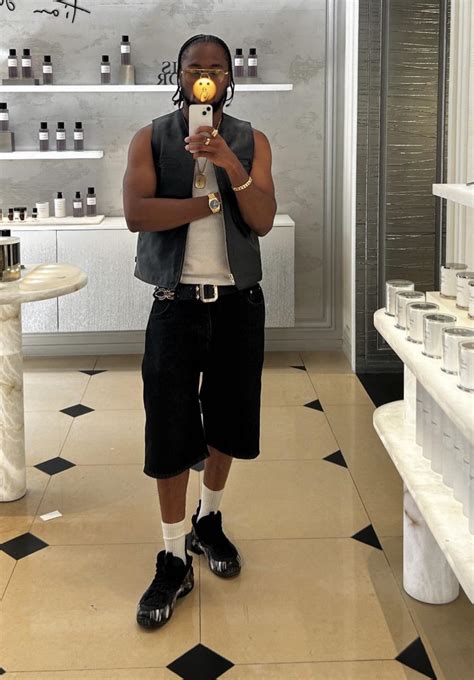 Anyone Know What Shoes Clints Wearin Rcorteiz