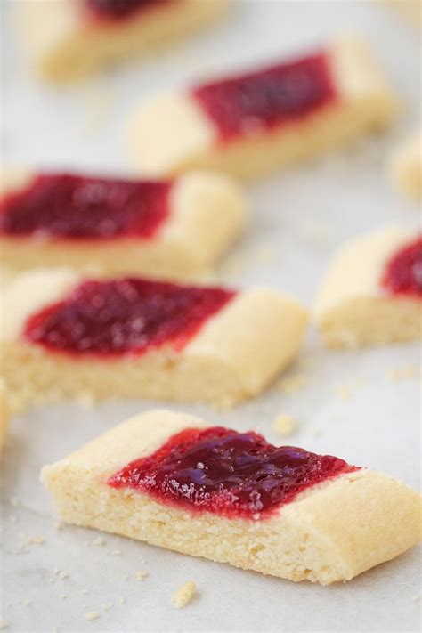 Shortbread Cookies With Jam Split Second Cookies Olgas Flavor Factory