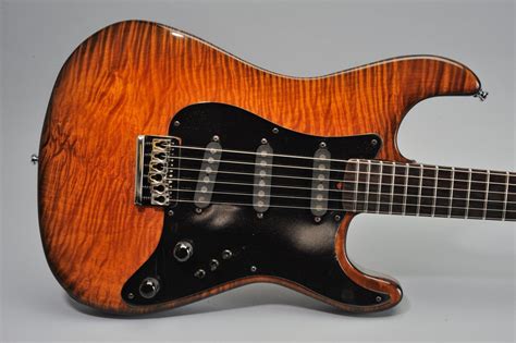 Schecter 1980 Stratocaster Hardtail Orange Burst Wrosewood Neck