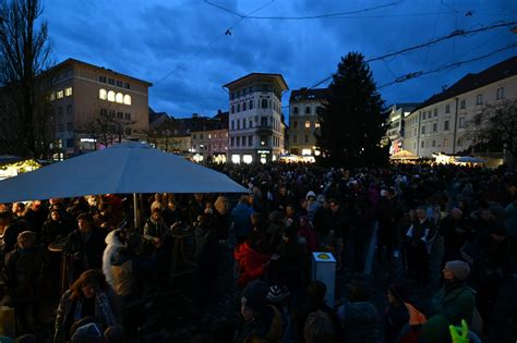 Lučke v Ljubljani že pričarale praznično vzdušje RTV SLO