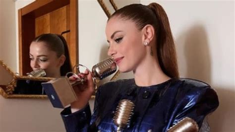 Annalisa Hot trasparenze e underboob per il lancio del nuovo Album Così non l avete mai vista