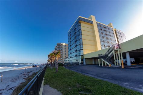 Oceanfront Daytona Beach rental with kitchenette