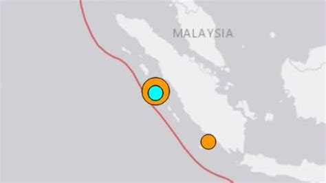 Indonesia earthquake: Tsunami fears ease after powerful Sumatra ...