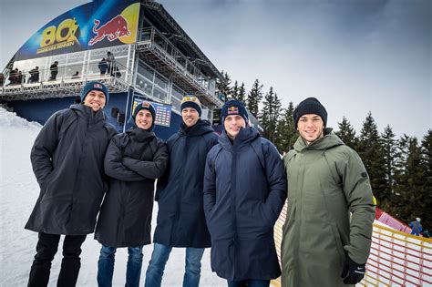 Photo: Vettel, Espargaro join Red Bull/AlphaTauri drivers in skiing event