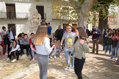 El Ies Vicente Cano Homenajea A Cervantes Leyendo Los Sonetos Y