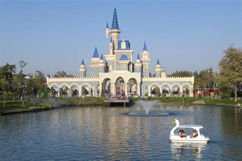 Lake and Fairytale Castle in Magic City. Tashkent Editorial Photo ...