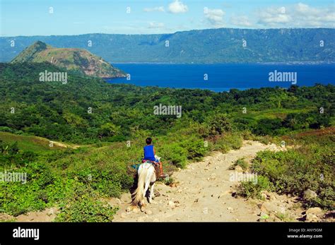 Filipinas Luzón Batangas Talisay Paseos a caballo por el volcán