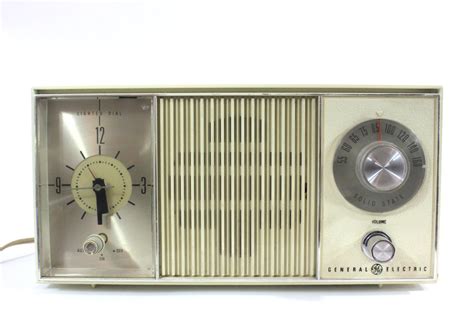 Vintage General Electric Clock Radio By Wolfandpolkadot On Etsy