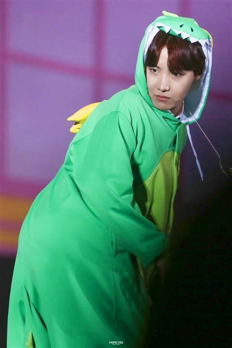 Моменты, когда BTS примерили забавные костюмы для своих фанатов - K-pop