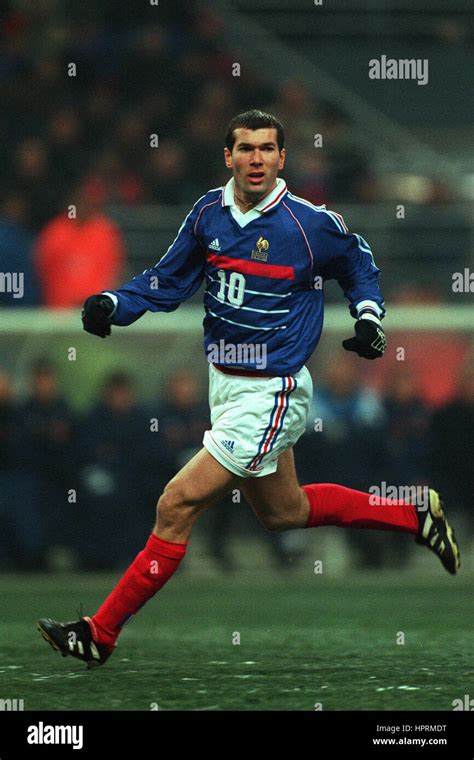 Zidane 1998 hi-res stock photography and images - Alamy