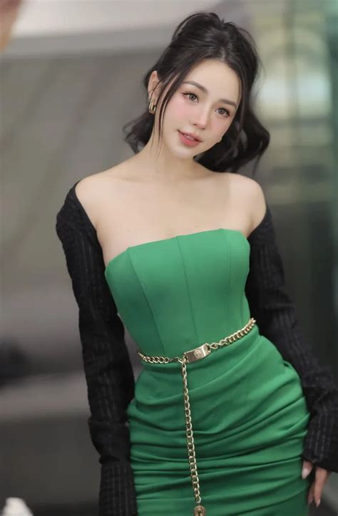 Diễn viên hot girl vào vai cô giáo Nguyệt trưởng thành ở Chúng ta của 8 năm sau Hậu trường