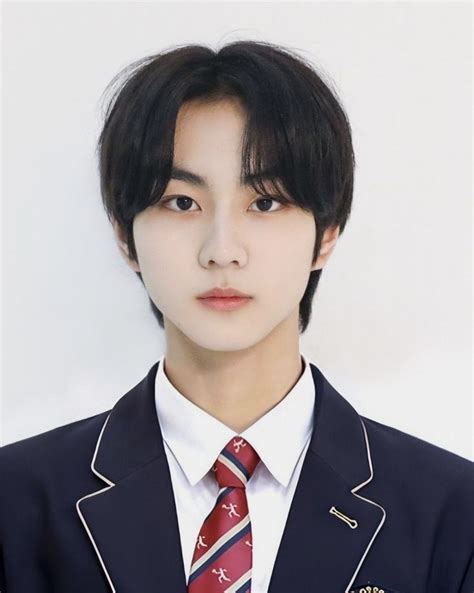 Enhypen Yang Jungwon Id Kpop Id Picture Id Photo Mug Shots