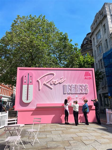 A Billboard Dispensing Free Ros Wine Has Appeared In Manchester