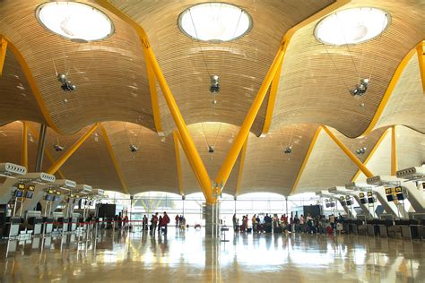 Bamboo ceiling in Madrid International Airport - MOSO® Bamboo specialist