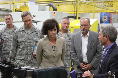 Lynda Rutledge visits Army aviation and missile community | Article | The United States Army