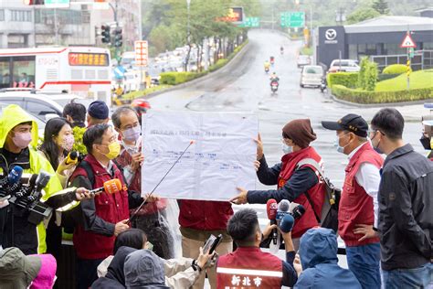 新聞花絮 國1汐止交流道邊坡滑落搶修交通勘查 新北市政府