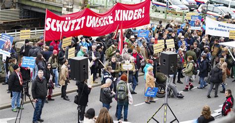 Großes Polizeiaufgebot bei Drag Queen Lesung in Wien SALZBURG24