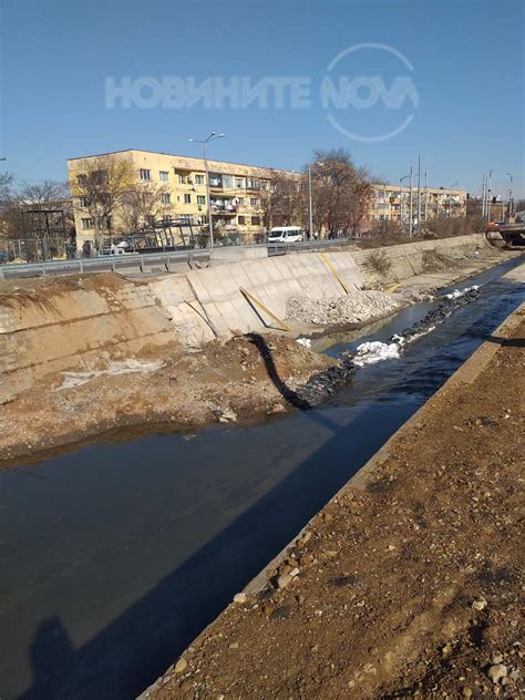 Строителен боклук до новата спирка на метро в Сухата река - Nova.bg