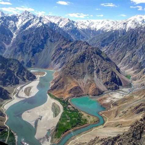Pamir : mountains