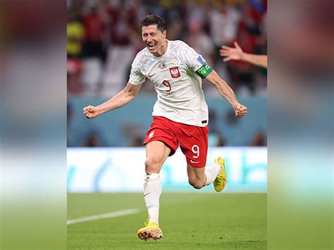 Fifa World Cup Zielinsk Lewandowski S Goal Guide Poland To Win