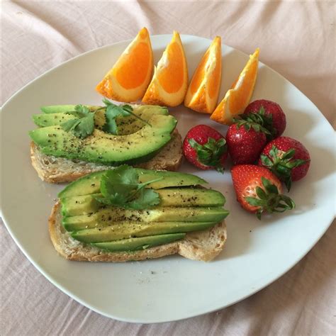 Delicious and Healthy Vegan Avocado Sandwich