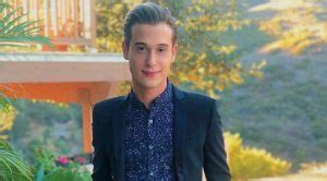 Tyler Henry Net Worth 2023 - Income, Salary, Career, Bio