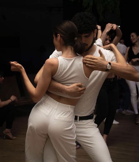 GIORNATA DEL BACIO AQUAFELIX LA CELEBRA CON UNA BACHATA AL BACIO AOB