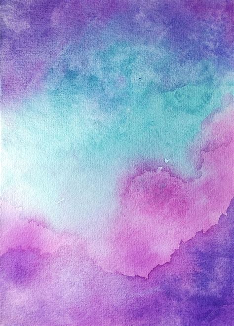 Una Pintura De Acuarela Morada Y Azul Con Un Fondo Blanco Foto Premium