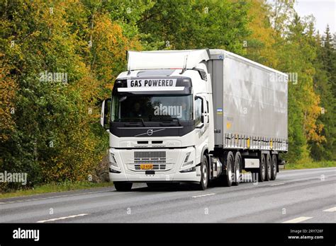 Volvo Trucks Finlandia presenta el camión semirremolque Volvo FM 460