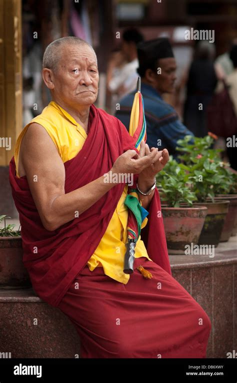 Tibetan Monk Kathmandu Hi Res Stock Photography And Images Alamy