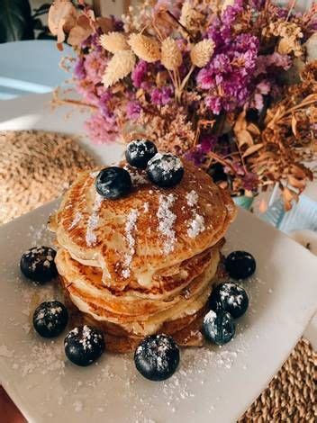 Pancakes de manzana con miel y arándanos Receta de Marina cocinillas