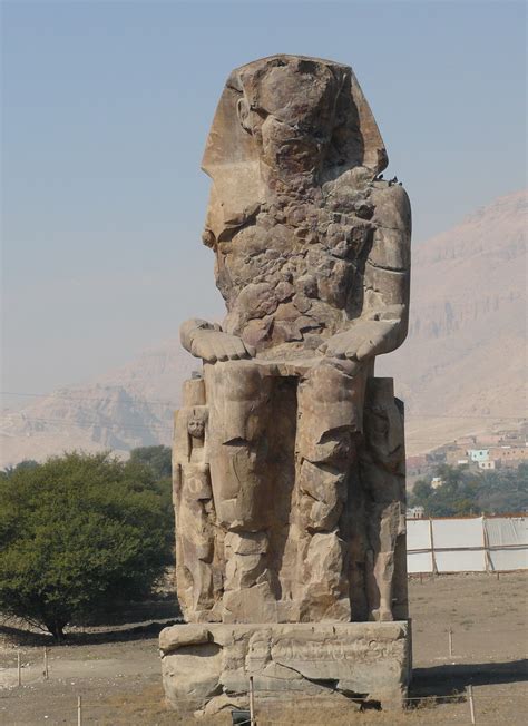 Egypte Les Colosses De Memnon Statues D Am Nophis Iii Qu Flickr