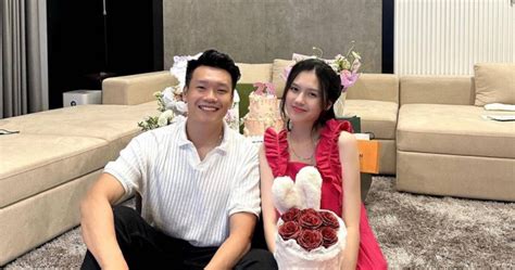 Cơ ngơi của trung vệ Thành Chung và vợ hot girl