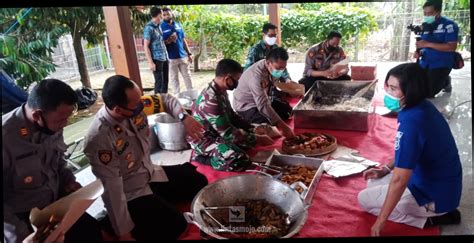 Sinergitas TNI Polri Pemkab Mojokerto Bagikan 1200 Nasi Bungkus