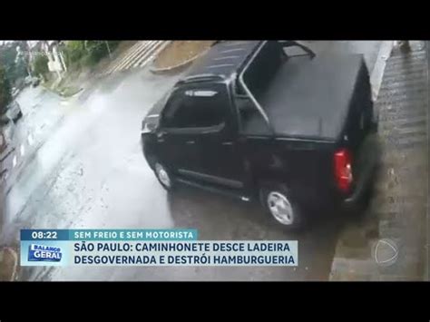 Caminhonete desgovernada desce ladeira e destrói hamburgueria em SP