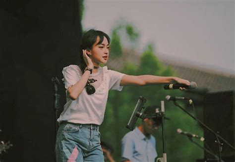 Hot girl Châu Bùi phiên bản Indonesia khiến dân mạng sững sờ Báo Tri thức và Cuộc sống TIN