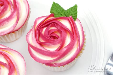 How To Pipe Two Tone Rose Cupcakes Cakes By Lynz