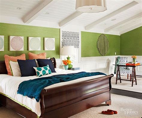 27 Gorgeous Ways To Decorate With Green White Wainscoting