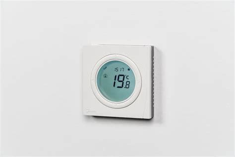 Danfoss Tp5001 Battery Powered Programmable Room Thermostat Wolseley