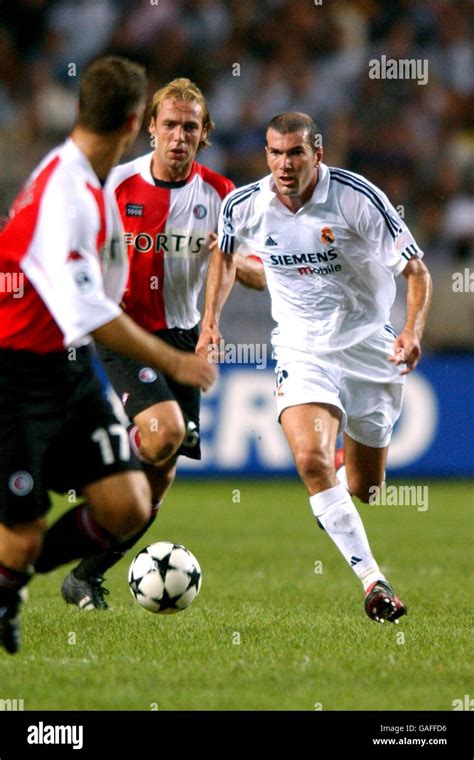 Real Madrids Zinedine Zidane In Action Hi Res Stock Photography And