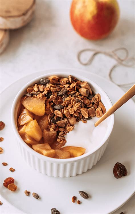 Recette de petit déjeuner végétalien bol de yaourt aux pommes et à la