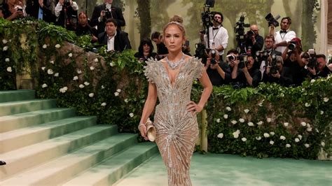 Jennifer Lopez Dazzles In A Schiaparelli Naked Dress At The Met Gala Marie Claire