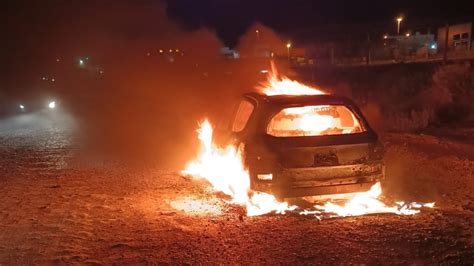 Se le incendió el auto mientras ella había ido a una gomería