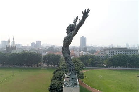 Monumen Pembebasan Irian Barat POROS Pameran Seni Rupa Koleksi