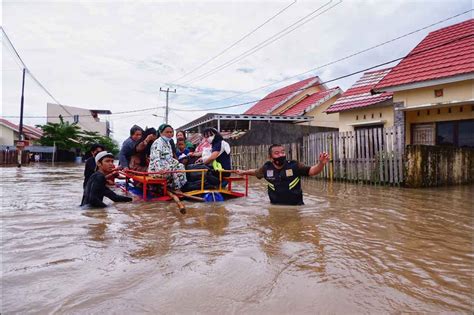 Foto Banjir Rendam Ratusan Rumah Warga Di Perumnas Antang Manggala