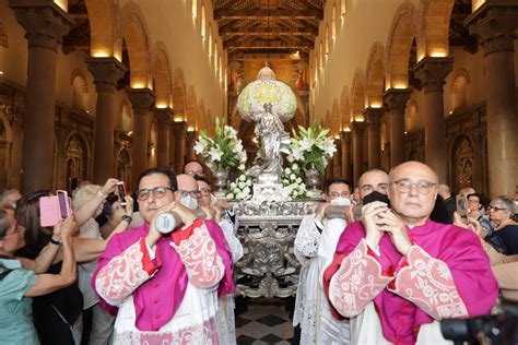 Messina Celebra La Madonna Della Lettera Le Immagini Della Processione