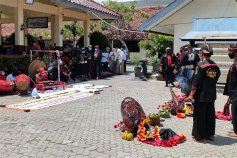 Atraksi Dibubarkan Seniman Jaranan Di Kediri Jatim Gelar Aksi Damai