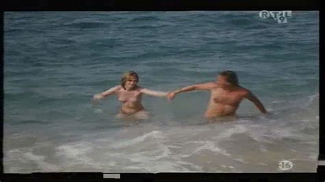 Naked Valérie Houlier in Outrage aux moeurs