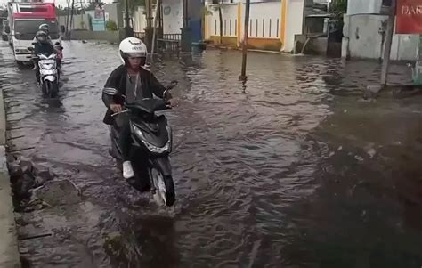 Banjir Rob Dan Kemacetan Jadi Potret Jalur Pantura Demak Semarang